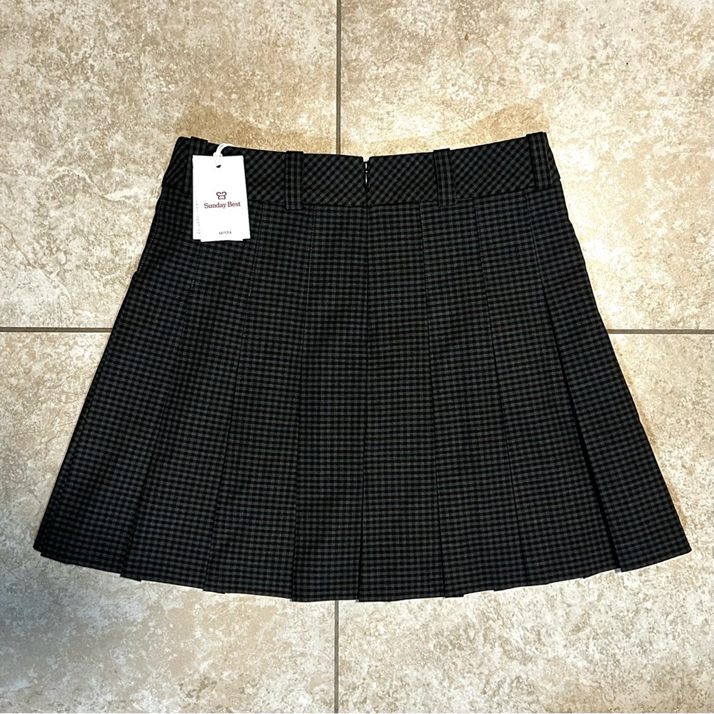 Aritzia pleated mini skirt - Picture 2 of 4